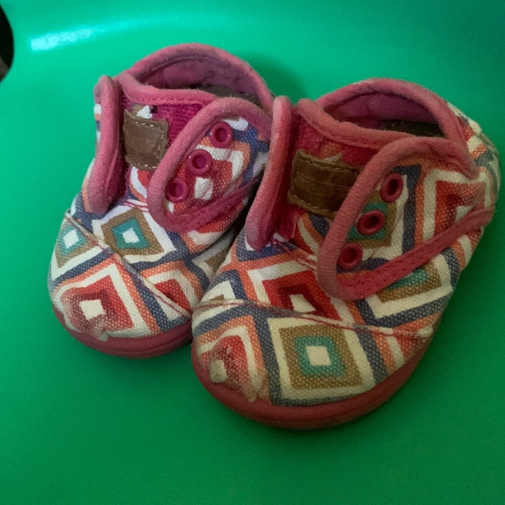 TOMS Tiny Shoes